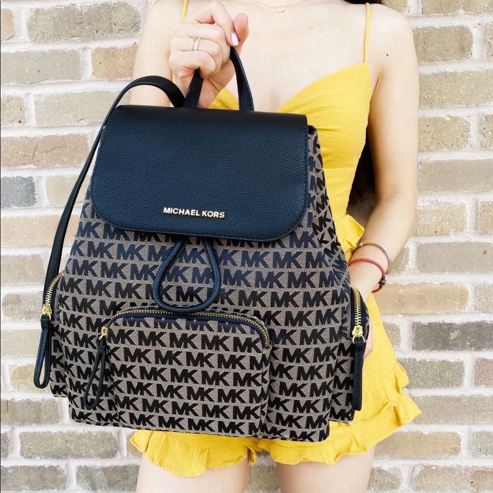 Gaby’sBags🍀Michael Kors Backpack🍀NWT - Picture 2 of 4